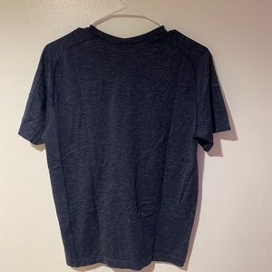 Men’s Lululemon tee shirt